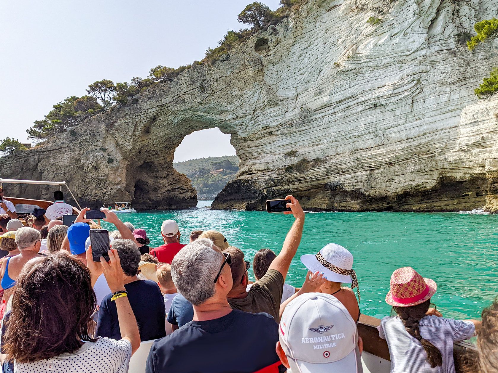 escursione all'Architiello di Vieste con le motobarche Leonarda